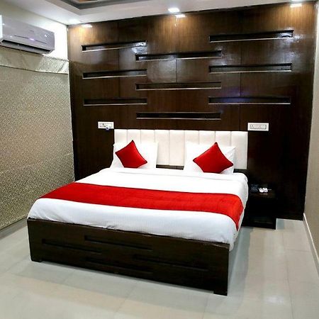 Hotel Eurasia Zirakpur Ngoại thất bức ảnh