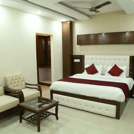 Hotel Eurasia Zirakpur Ngoại thất bức ảnh