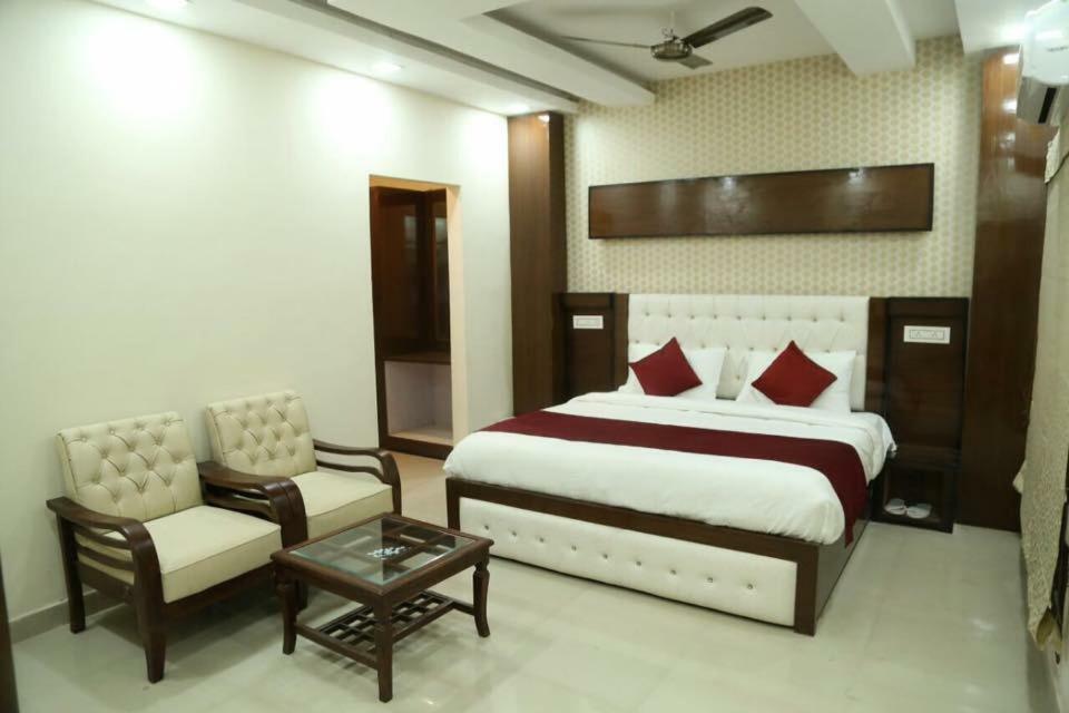 Hotel Eurasia Zirakpur Ngoại thất bức ảnh